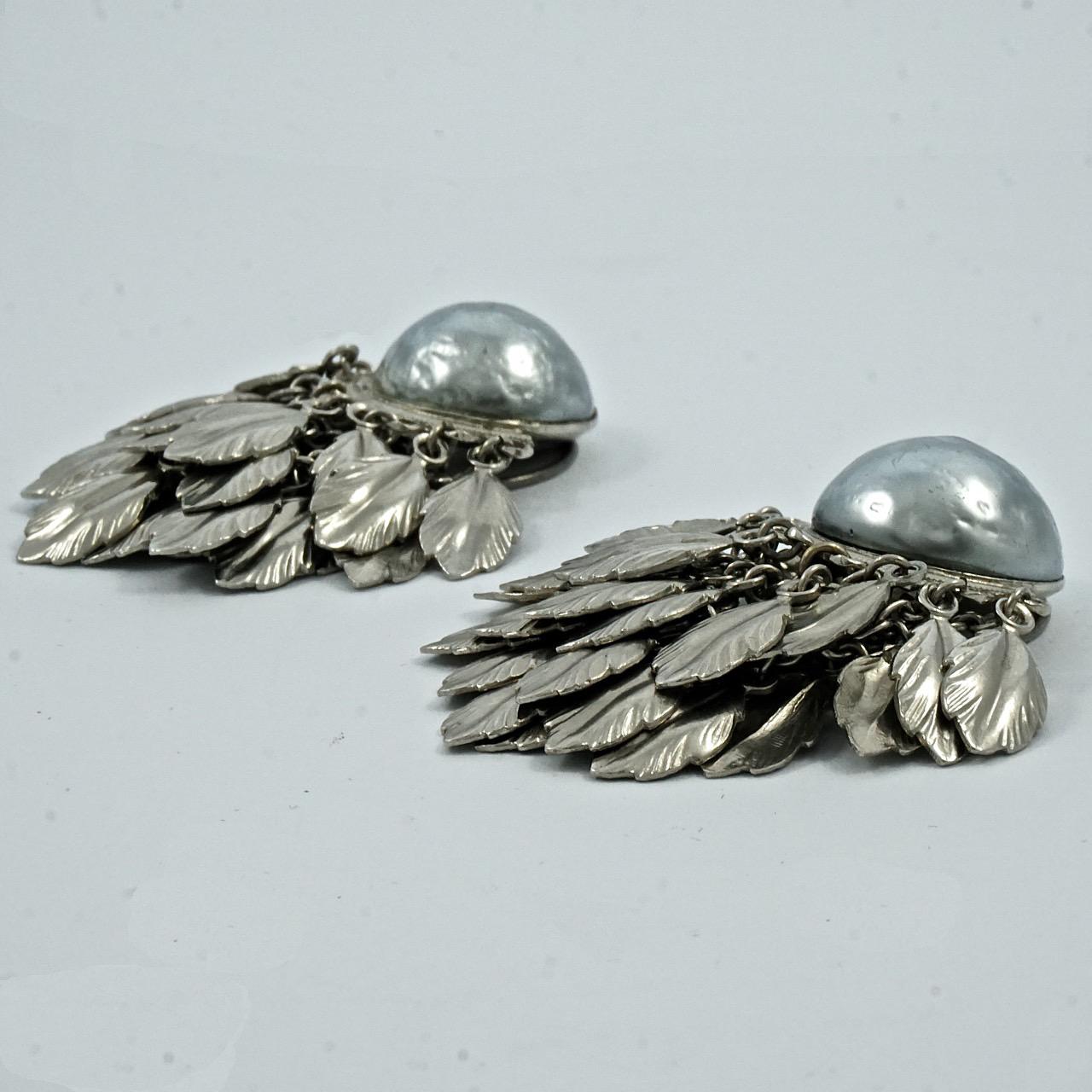 Women's or Men's Silver Tone Grey Baroque Pearl Feather and Chain Drop Clip On Earrings For Sale