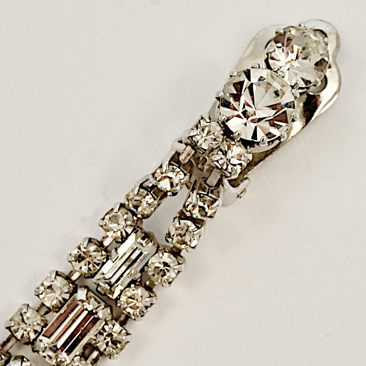 Fabulous silver tone clip on earrings, with sparkling baguette and round rhinestones. Measuring length 6 cm / 2.36 inches. The earrings are in very good condition, they look unworn.

These are beautiful vintage drop earrings for the evening or a