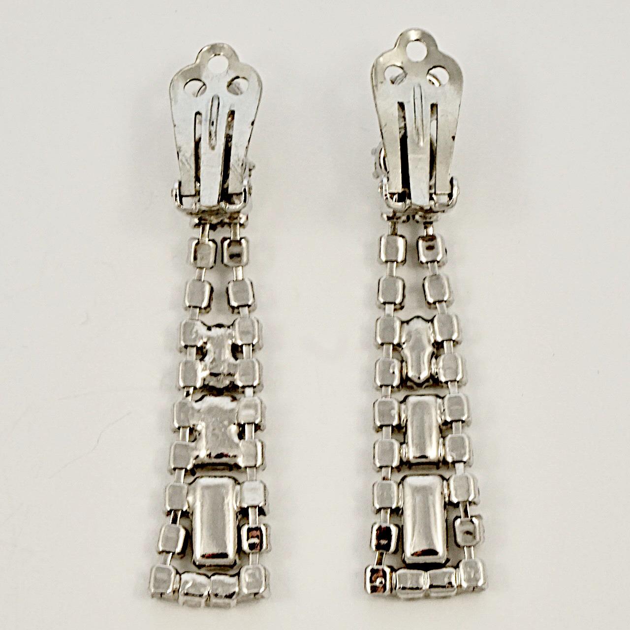 Silver Tone Rhinestone Drop Clip On Earrings circa 1950s In Good Condition For Sale In London, GB
