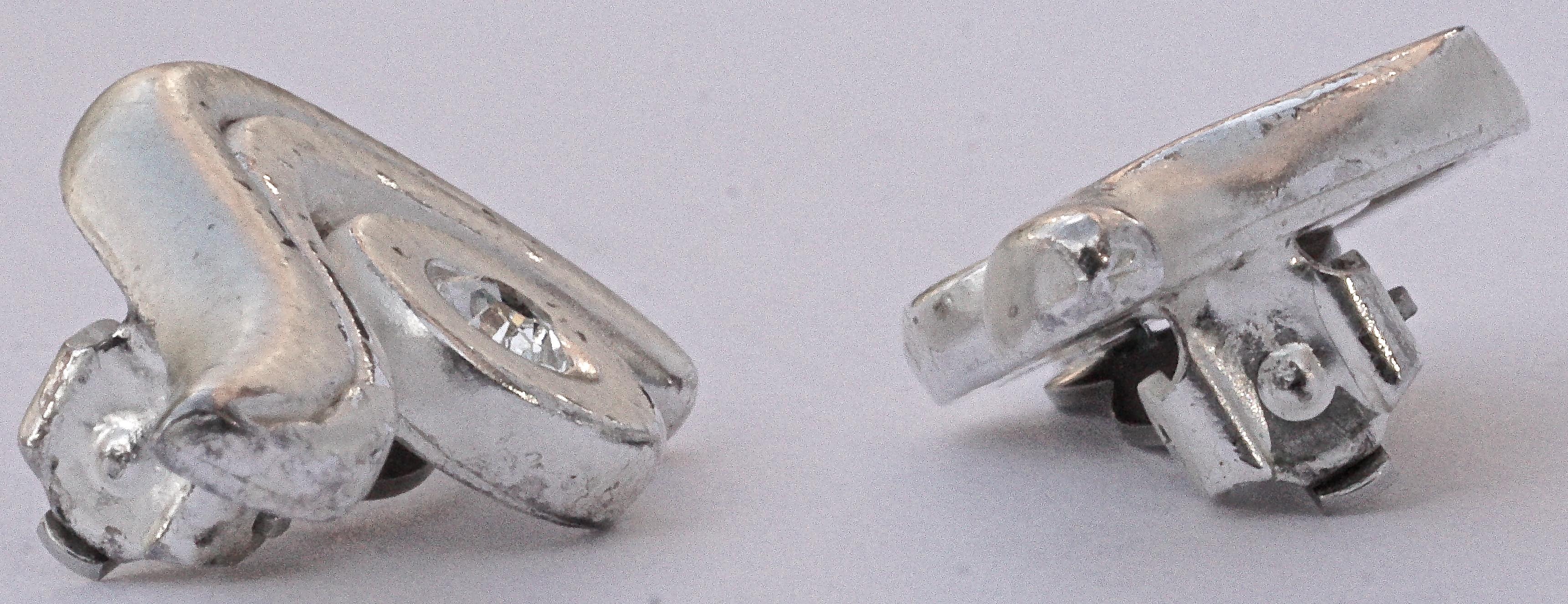 Collana e orecchini a clip con design a vortice e strass trasparenti, in tonalità argento. in vendita 4