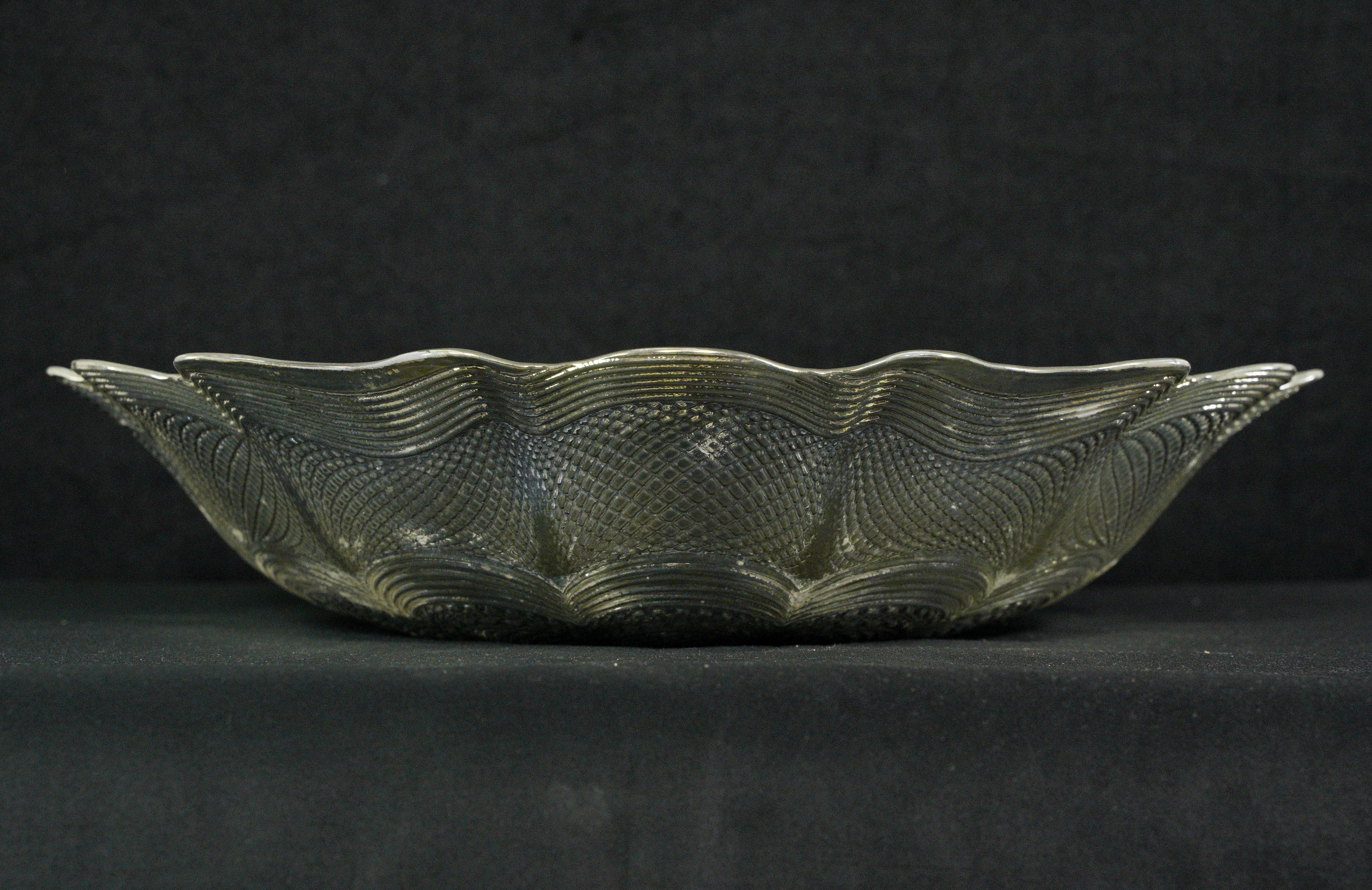 Silver Tone w Clear White Swirls Ornate Glass Bowl In Good Condition For Sale In New York, NY