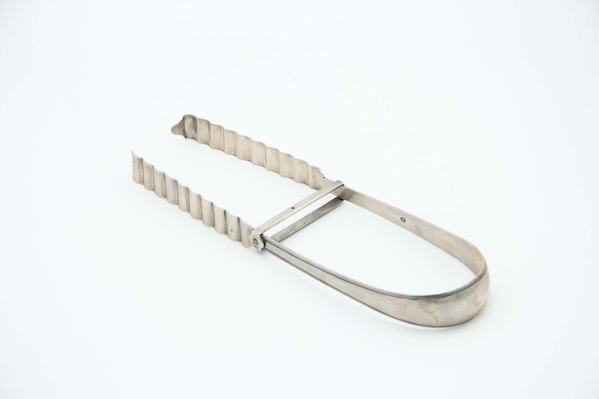 Silver tongs for asparagus, salad or bread