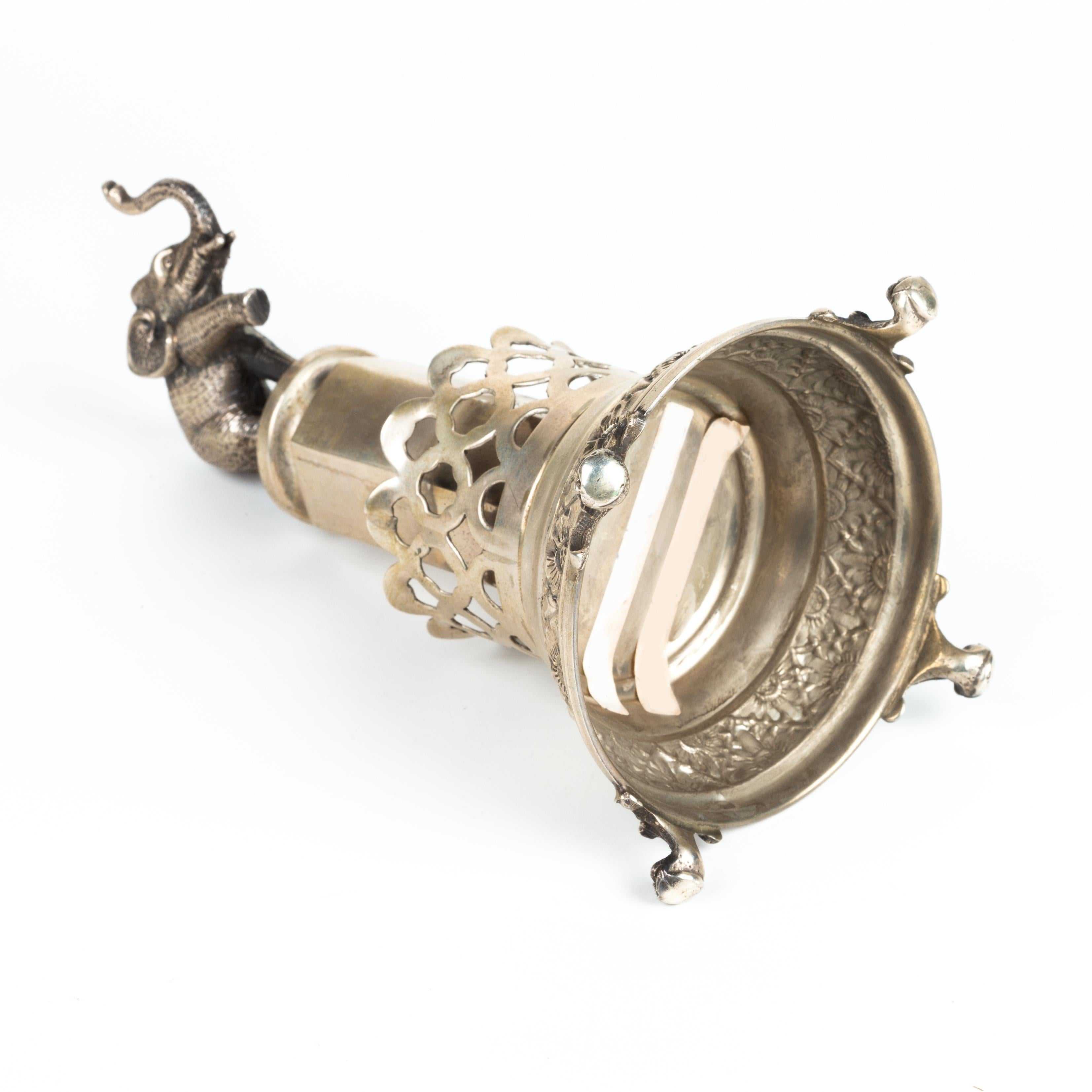 Argento Porta stuzzicadenti in argento - Elefante su piedistallo in vendita