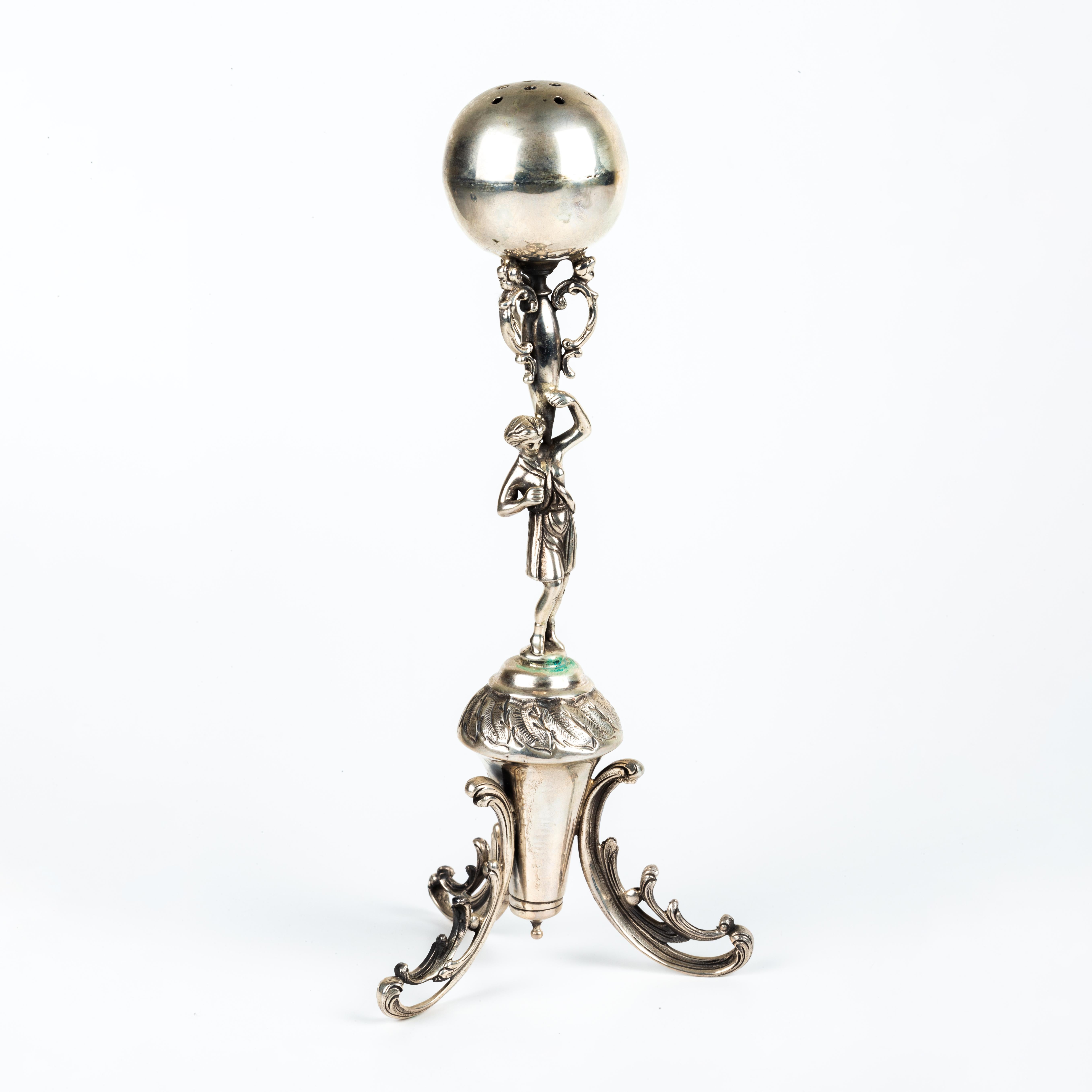 Porta stuzzicadenti in argento - Figura che tiene una palla in vendita 1