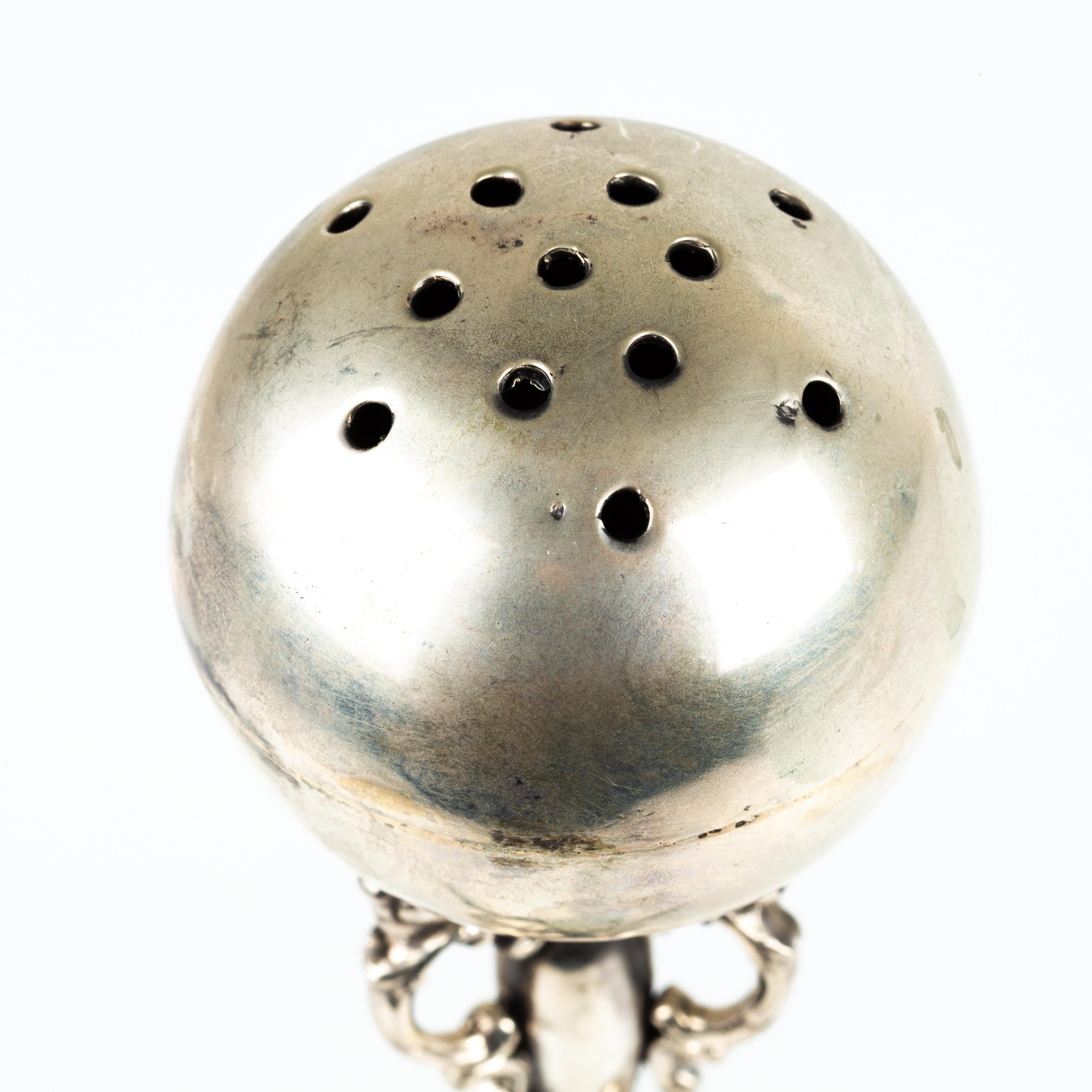 Porta stuzzicadenti in argento - Figura che tiene una palla in vendita 2