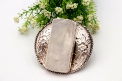 Silver toothpick holder in the shape of a sombrero with reliefs and applications