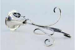 Silberner Zahnstocherhalter mit ausgeschnittenem Kelch