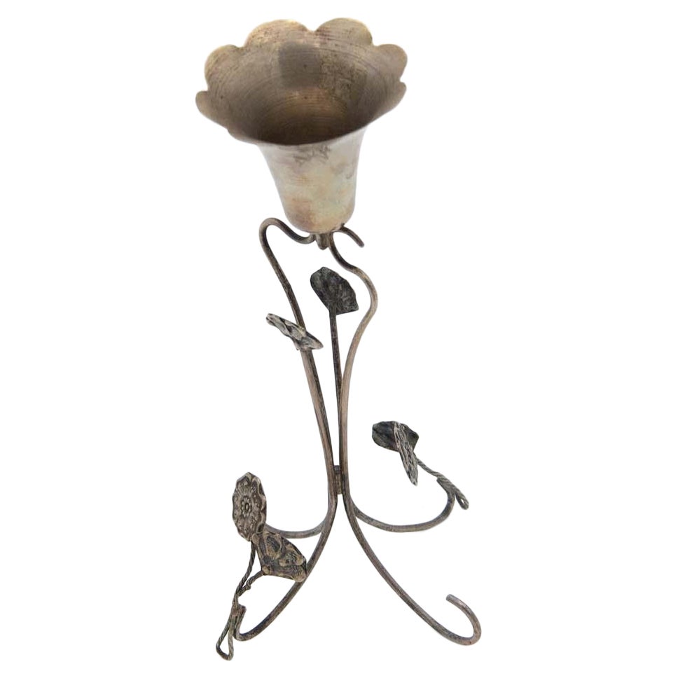 Silver toothpick holder with flower-shaped chalice