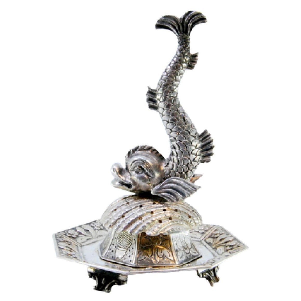 Silver toothpick holder with mermaid figure resting on a shell en vente