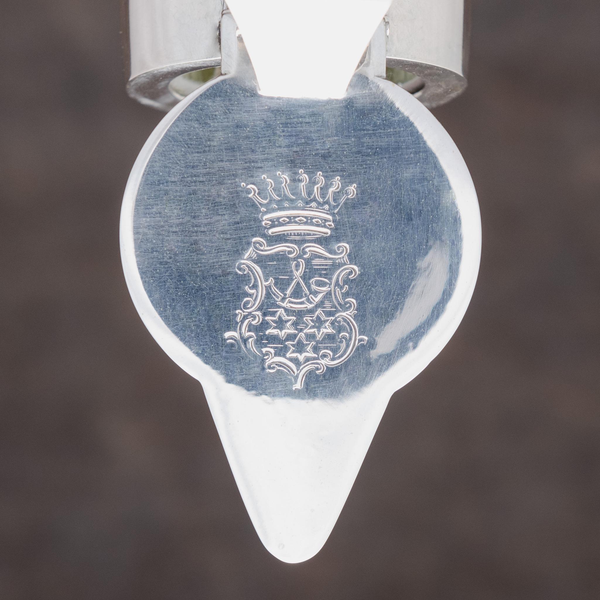 Inizio XX secolo Caraffa da Claret in vetro tagliato con tappo d'argento, 1905 circa in vendita