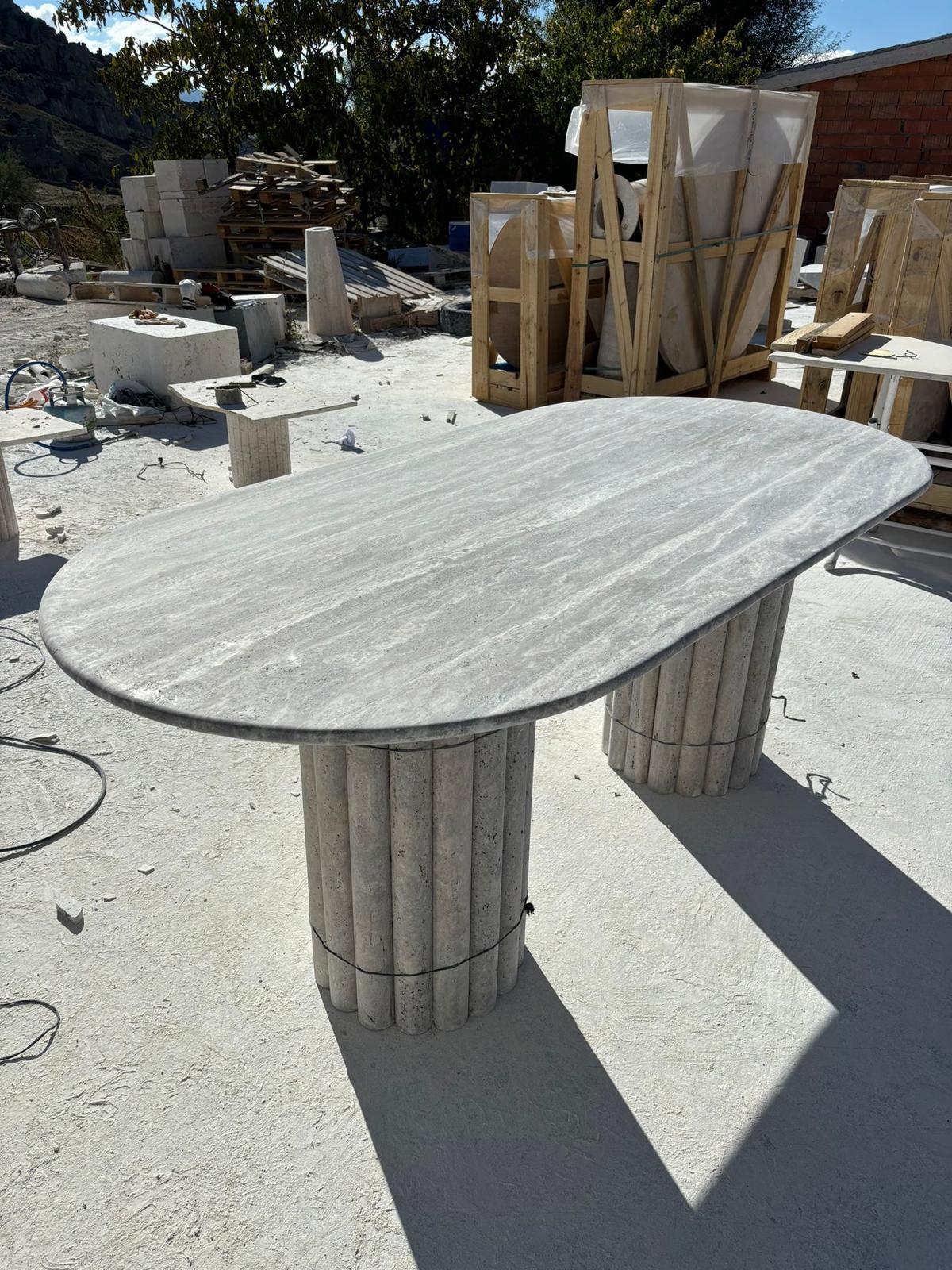 Mesa de comedor de mármol travertino plateado - Mesa de cocina de piedra - Mármol a medida Tallado en venta