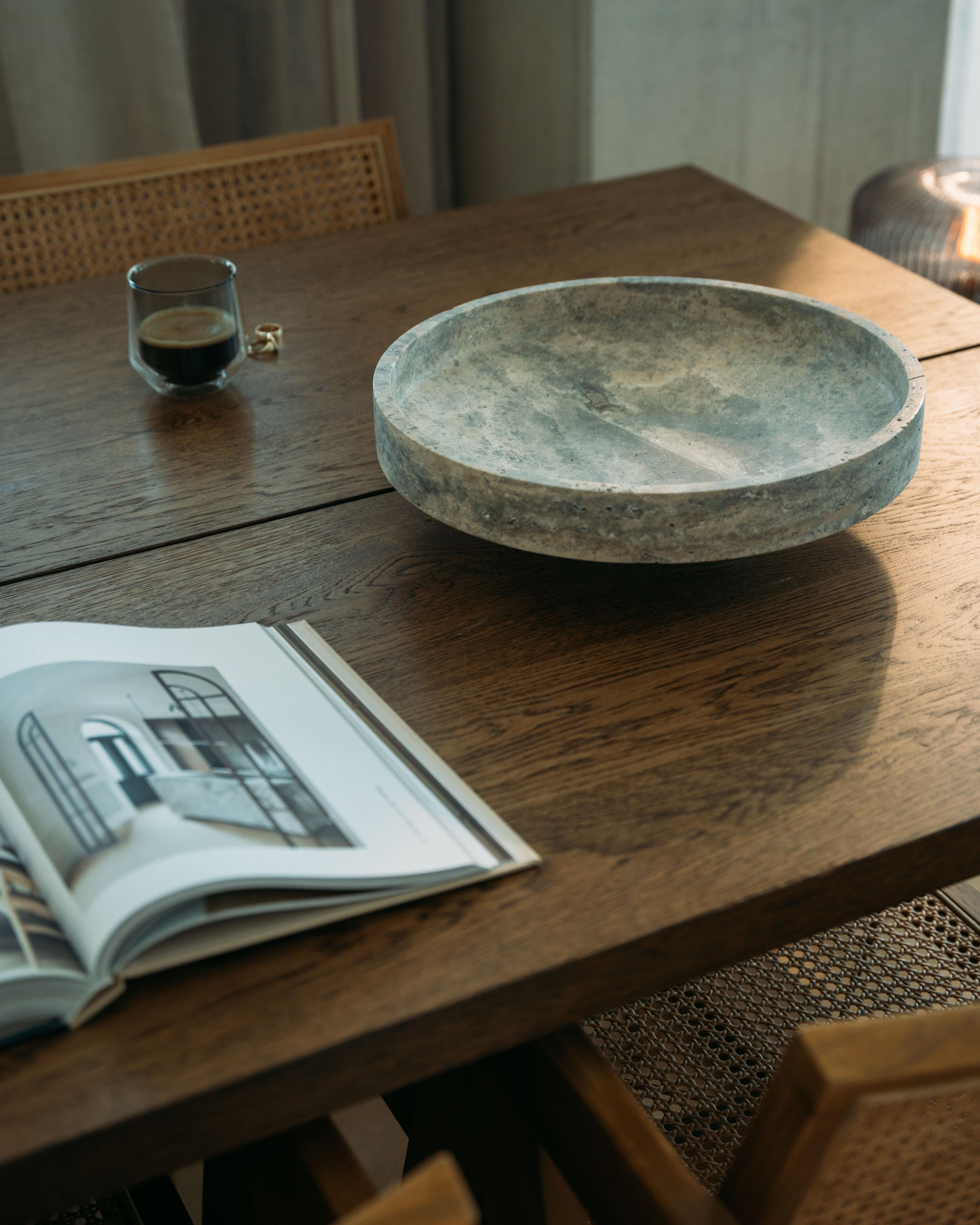 Ciotola stretta in travertino silver XL in vendita 3