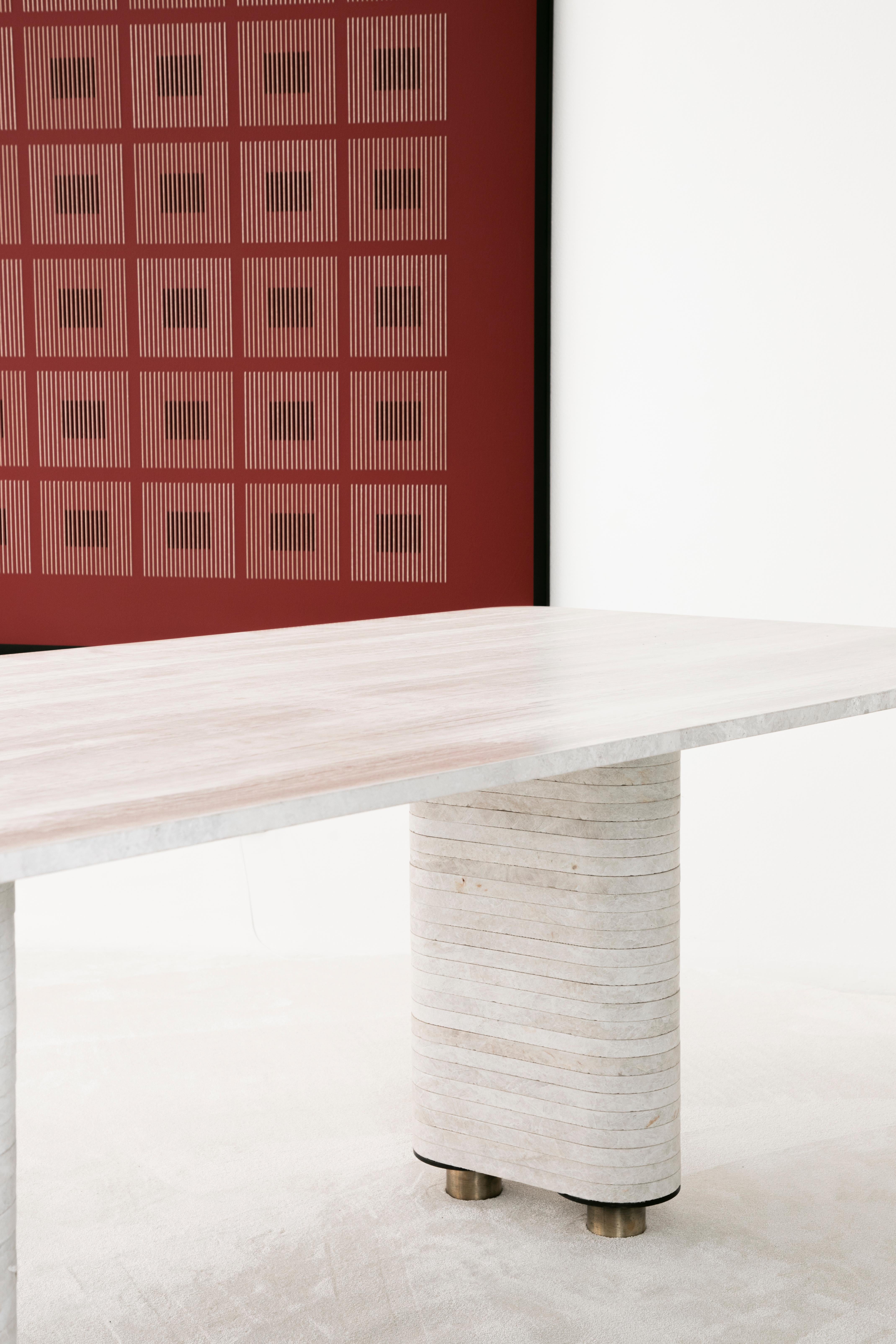 Table à manger Aro en travertin argenté avec plateau en bois par Atra Design en vente 1
