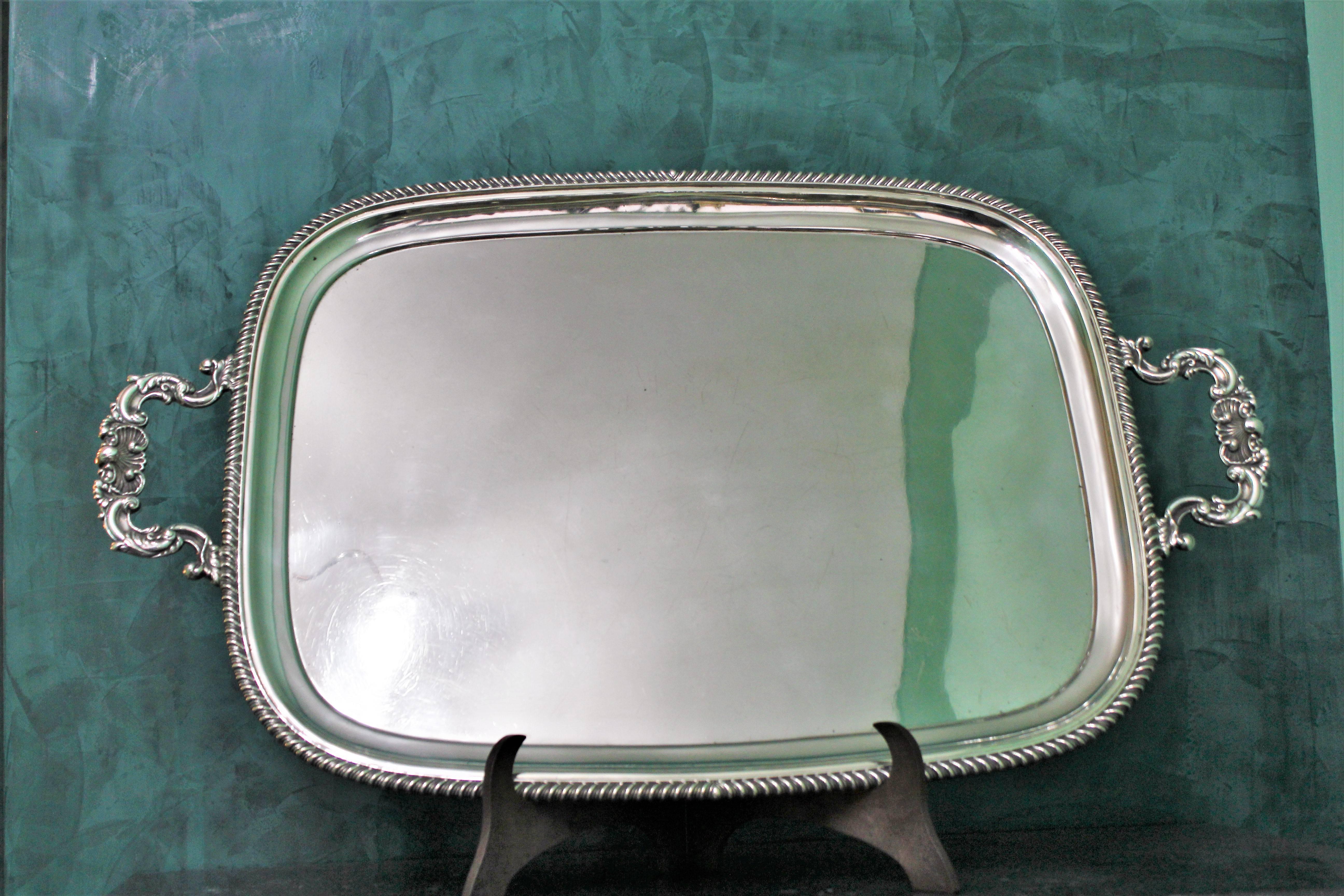 Large silver tray, realized by Barker Brothers ltd from Chester in 1915.