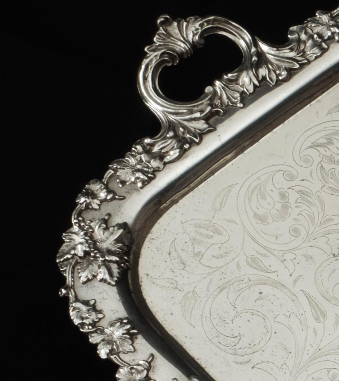 Silver tray (large)

English, late 19th century silver plated, no hallmarks

Measures: Width 50 cm x depth 38.5 cm.



Shipping included 
Free and fast delivery door to door by air
Original art work(s) from Europe.
             