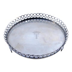 Silver tray w/ wire rack, smooth base 
3 openwork feet