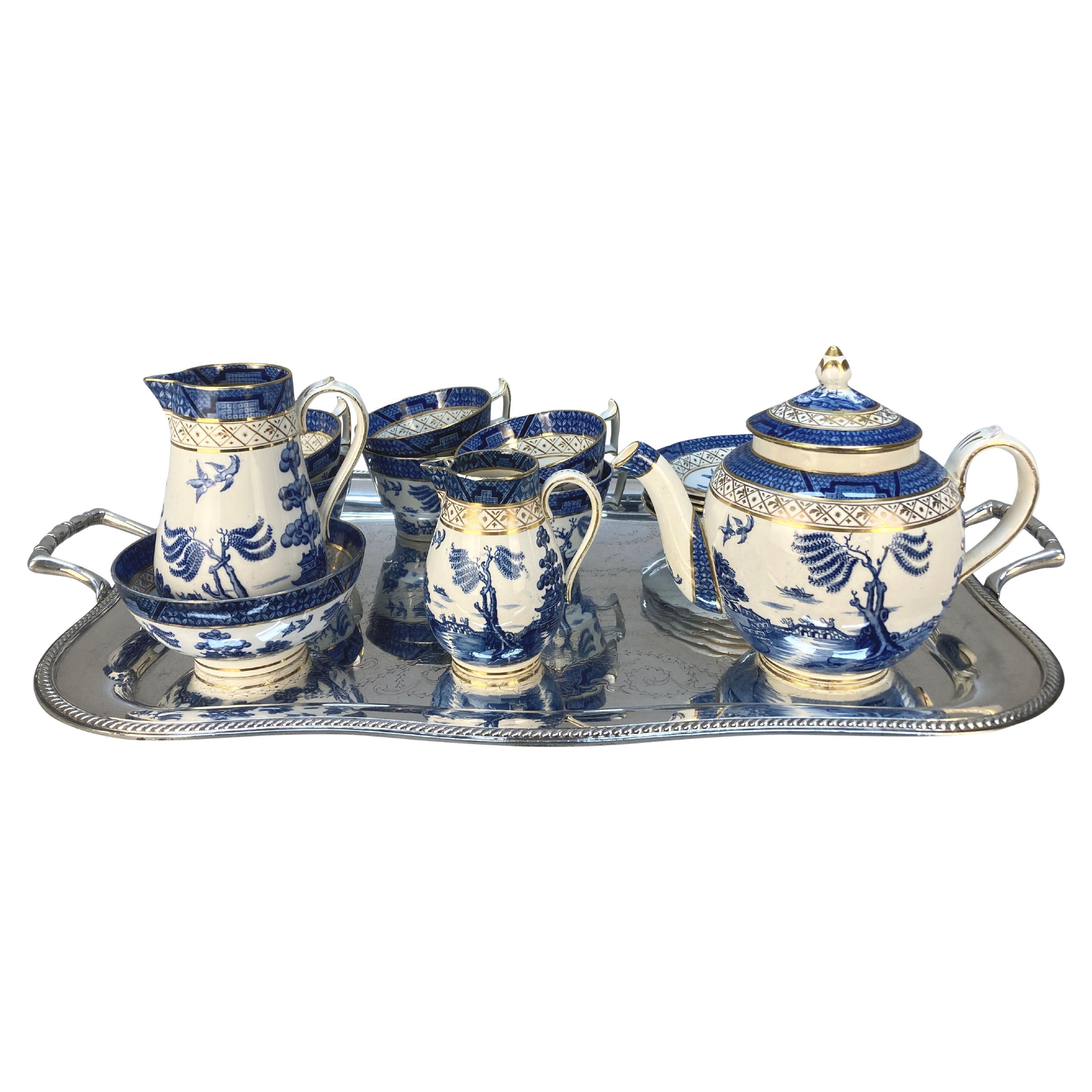 A Silver Tray With A Booth
s Old Willow Pattern Tea Service en vente