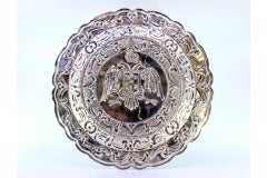 Silver tray with garlands, hanging bows and coat of arms in the center