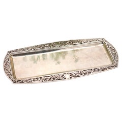 Vassoio d
argento con rilievi e ritagli