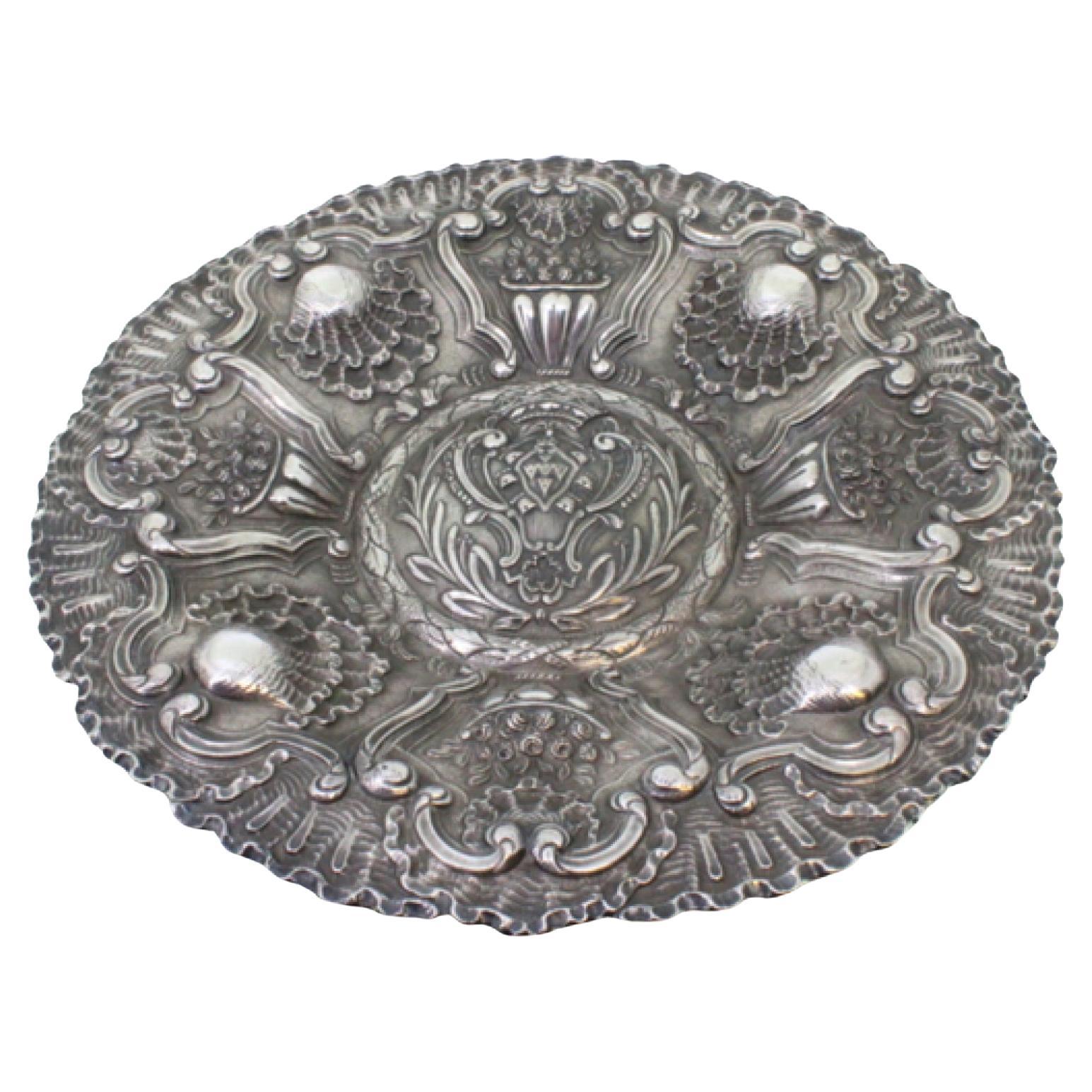 Silver tray with the Portuguese coat of arms in relief and floral motifs