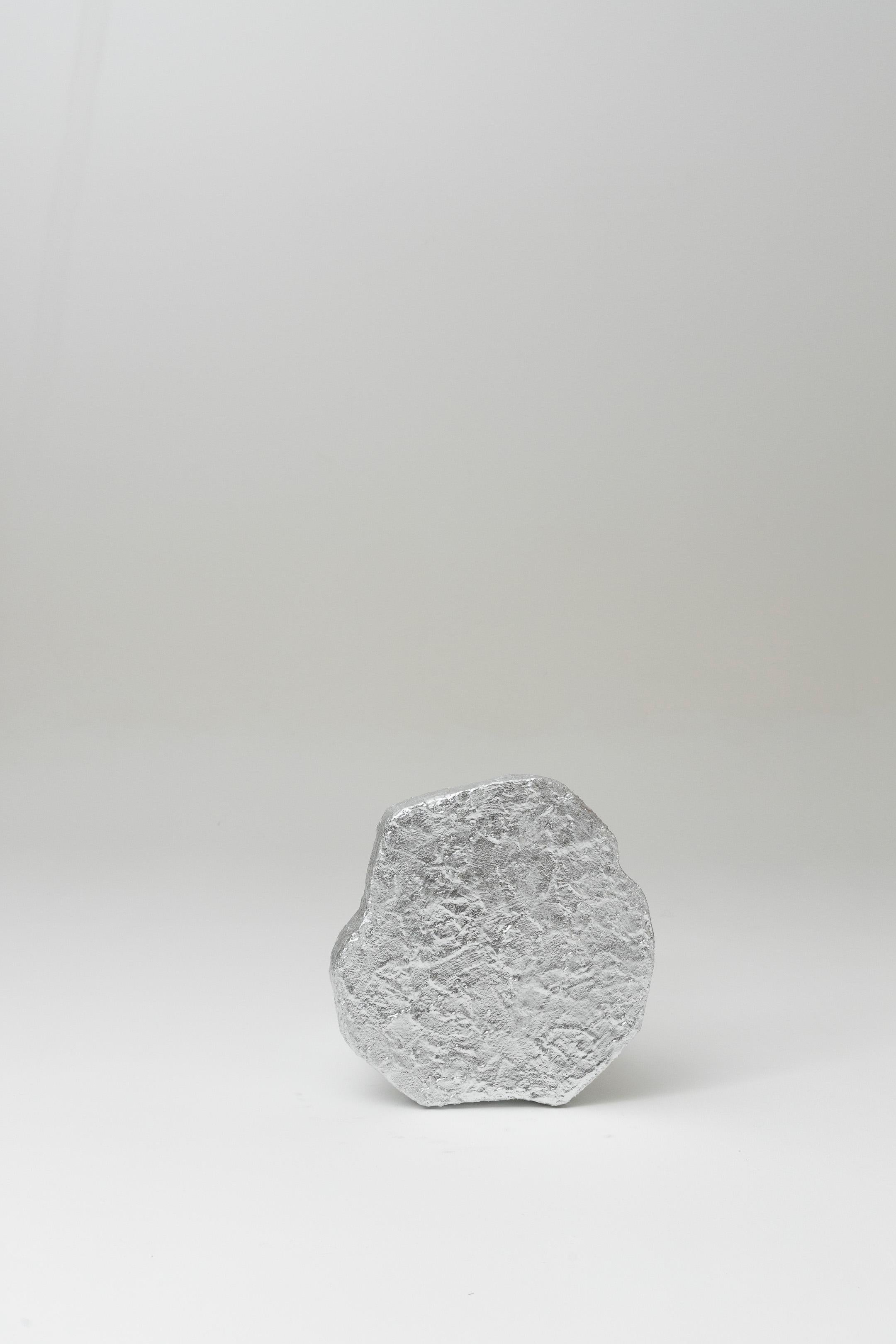 Silberner Dreibeinhocker 4