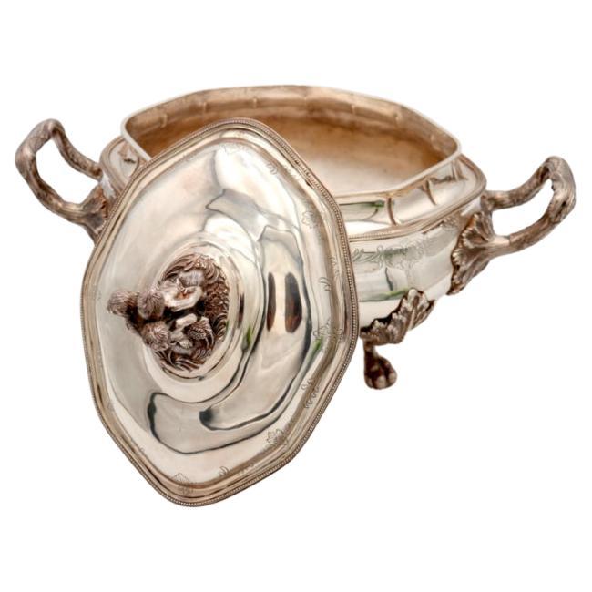Silver tureen with reliefs, acanthus handles 
three-Putti lid knob