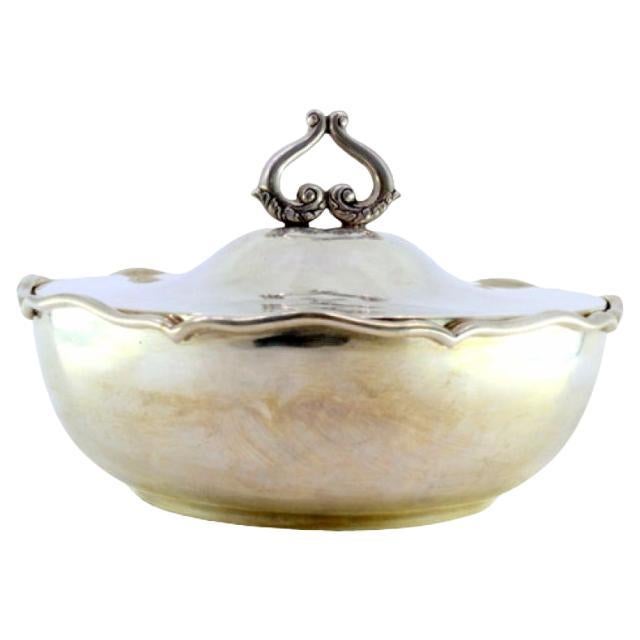 Silver tureen with wavy rim and openwork handle on the lid