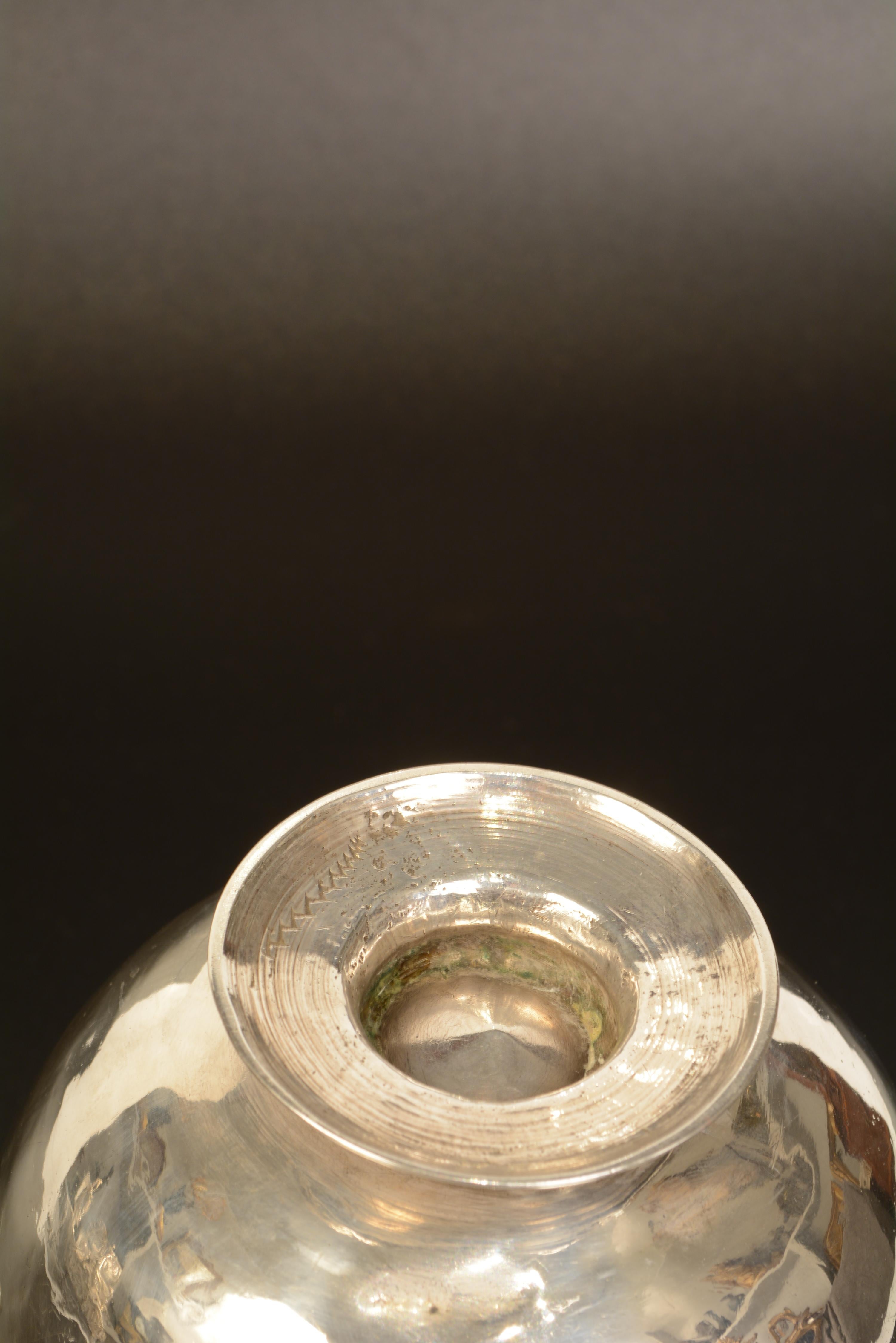 Silberbecher mit zwei Henkeln „bernegal“ aus Silber, 17.-18. Jahrhundert im Zustand „Relativ gut“ im Angebot in Madrid, ES
