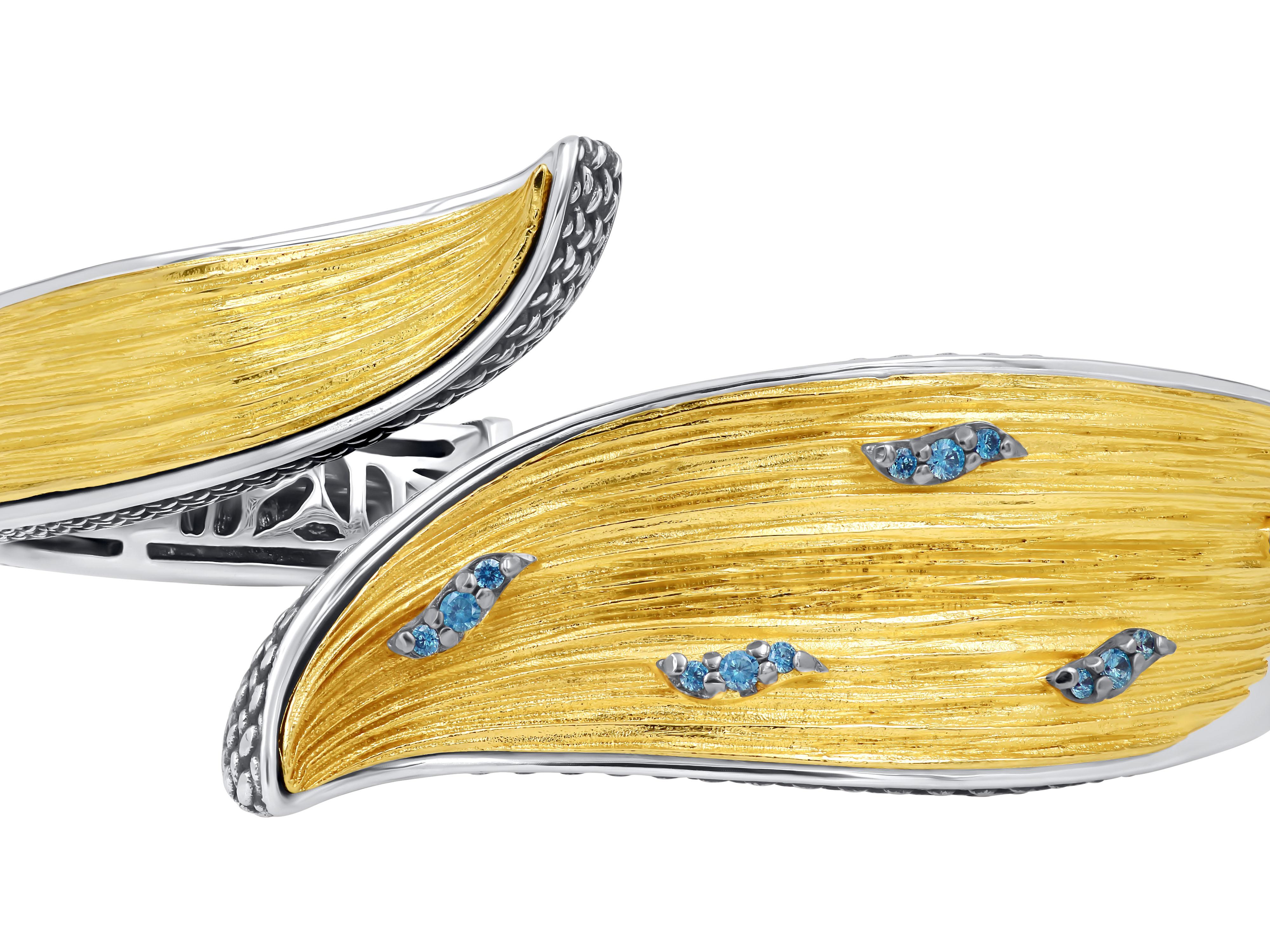 Silbernes zweifarbiges Armreif-Armband mit blauem Topas (Moderne) im Angebot