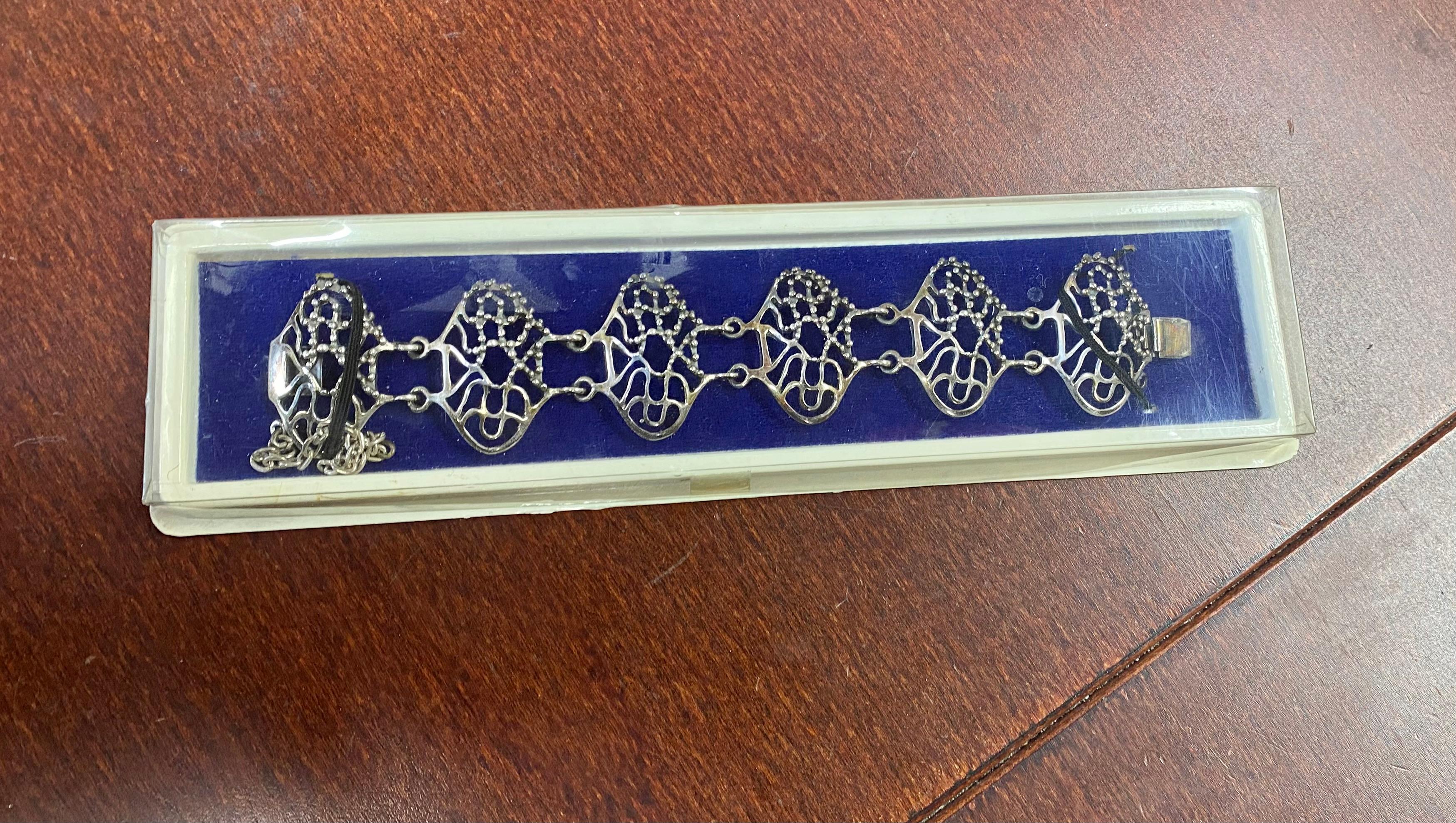 Moderniste Bracelet en argent Valo Koru Finland 1972 Ancien entrepôt de l'orfèvre. Non utilisé en vente