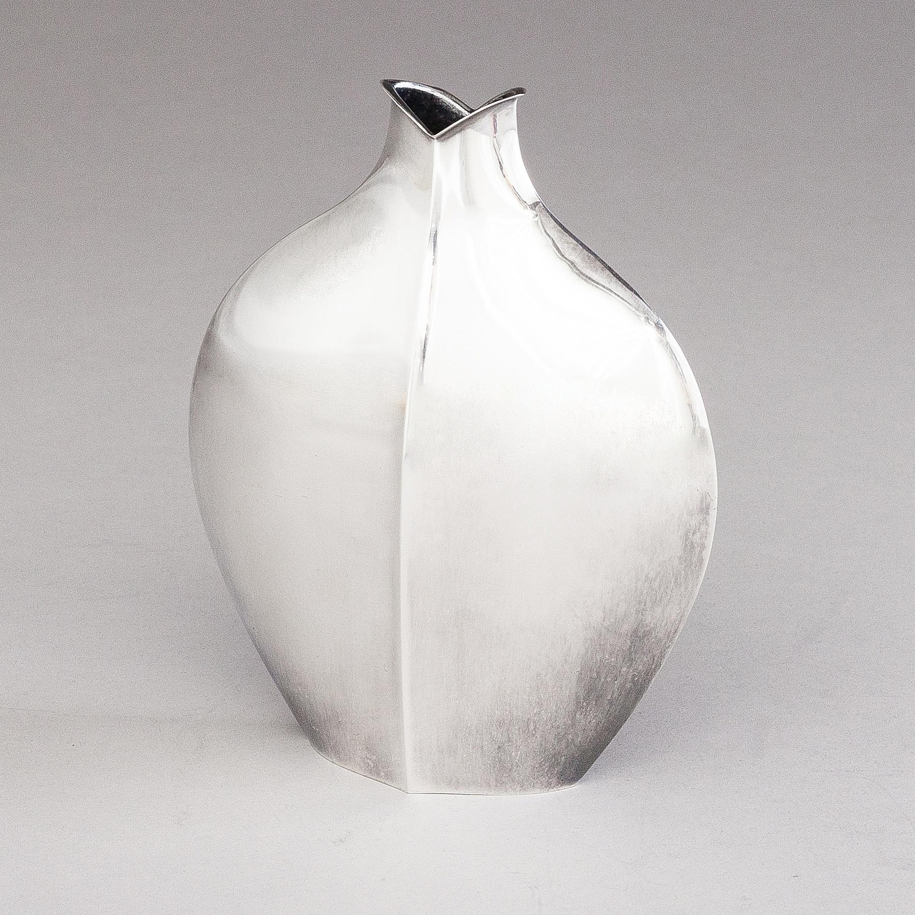 Organic and rare silver vase, designed by Tapio Wirkkala. This model was only made to order. Hopeakeskus, Hämeenlinna, 1958. The vase in in very good vintage condition.