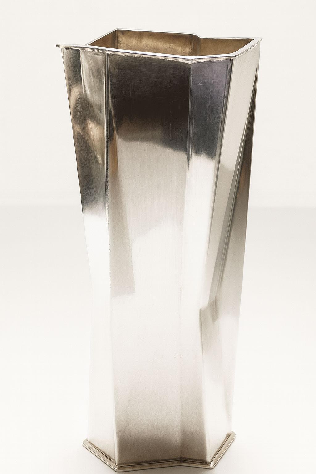 Finlandese Silver. Vaso di Tapio Wirkkala, Kultakeskus Oy, Hämeenlinna, Finlandia, 1973 in vendita