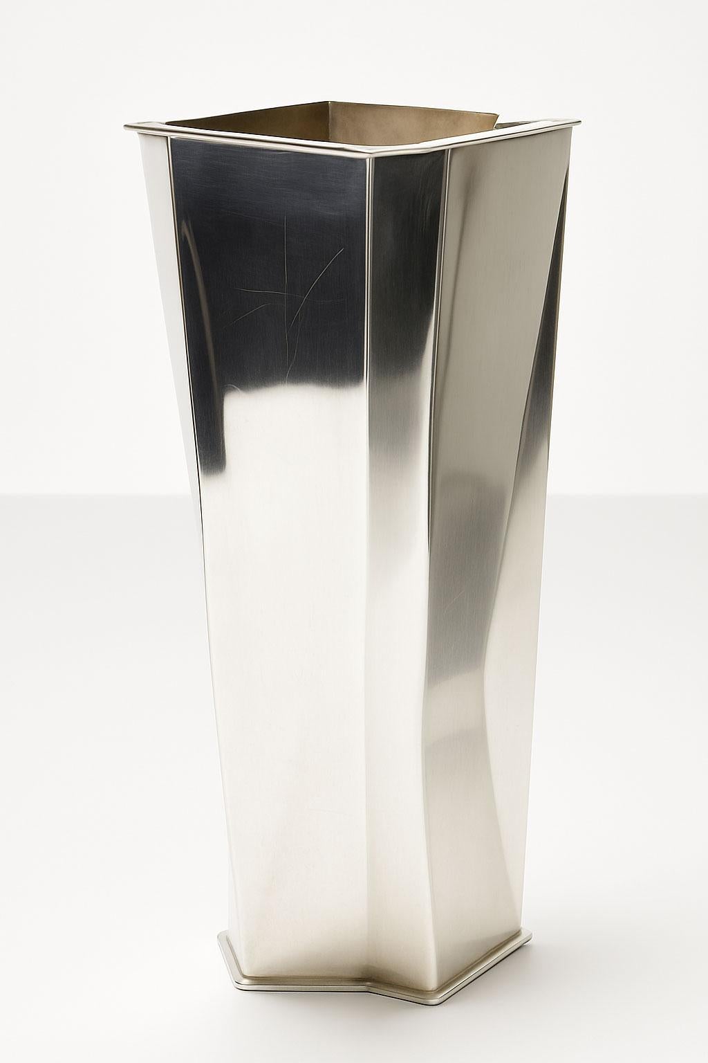 Fine XX secolo Silver. Vaso di Tapio Wirkkala, Kultakeskus Oy, Hämeenlinna, Finlandia, 1973 in vendita