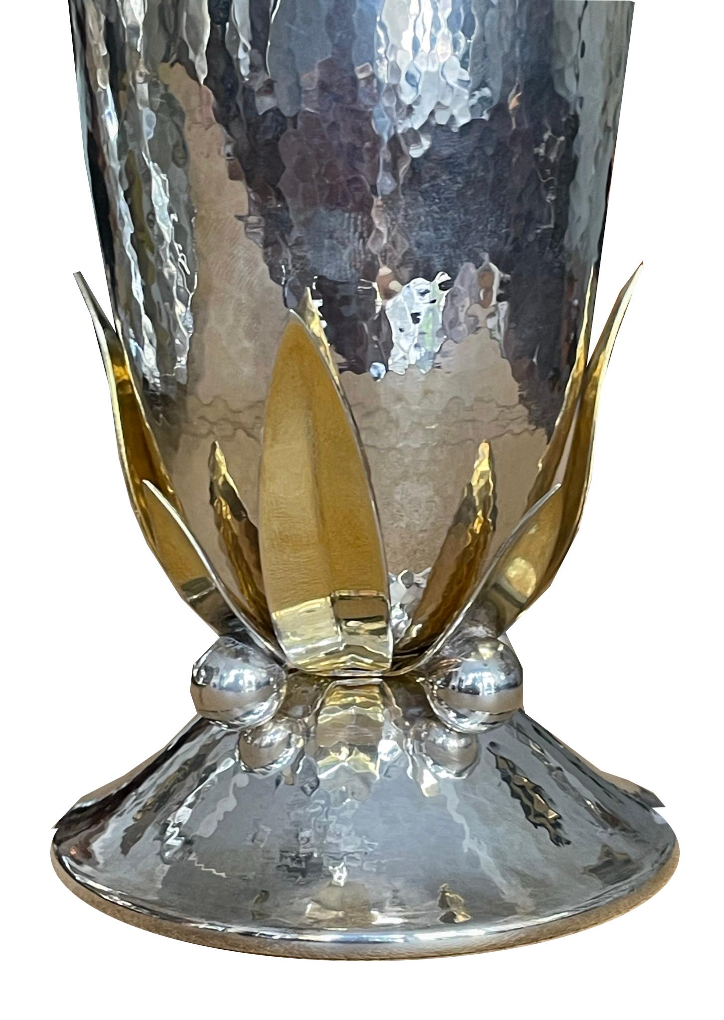 Silberne Vase aus 