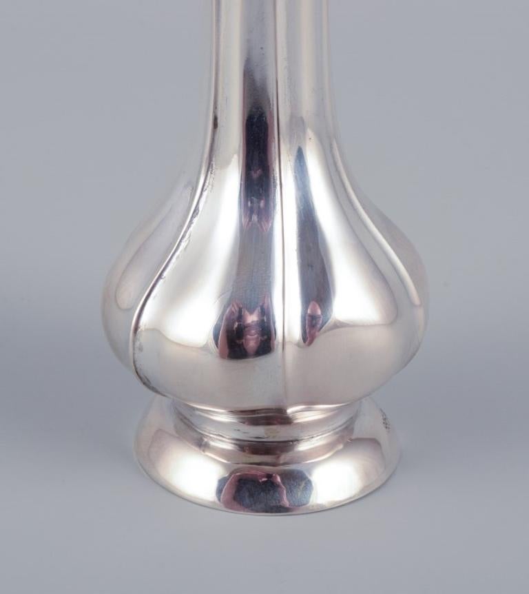 Silver vase in classic design. Approx. 1930s.  In Excellent Condition For Sale In Copenhagen, DK