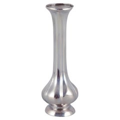 Vase en argent au design classique. Environ les années 1930. 