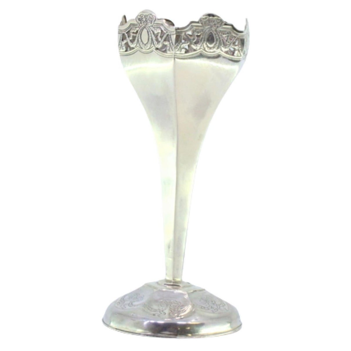 Silver vase with lace reliefs cut into the rim and circular base For Sale