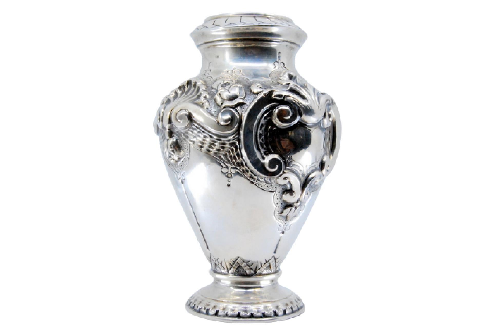 Silver vase with reliefs of shells and flowers with a circular base For Sale