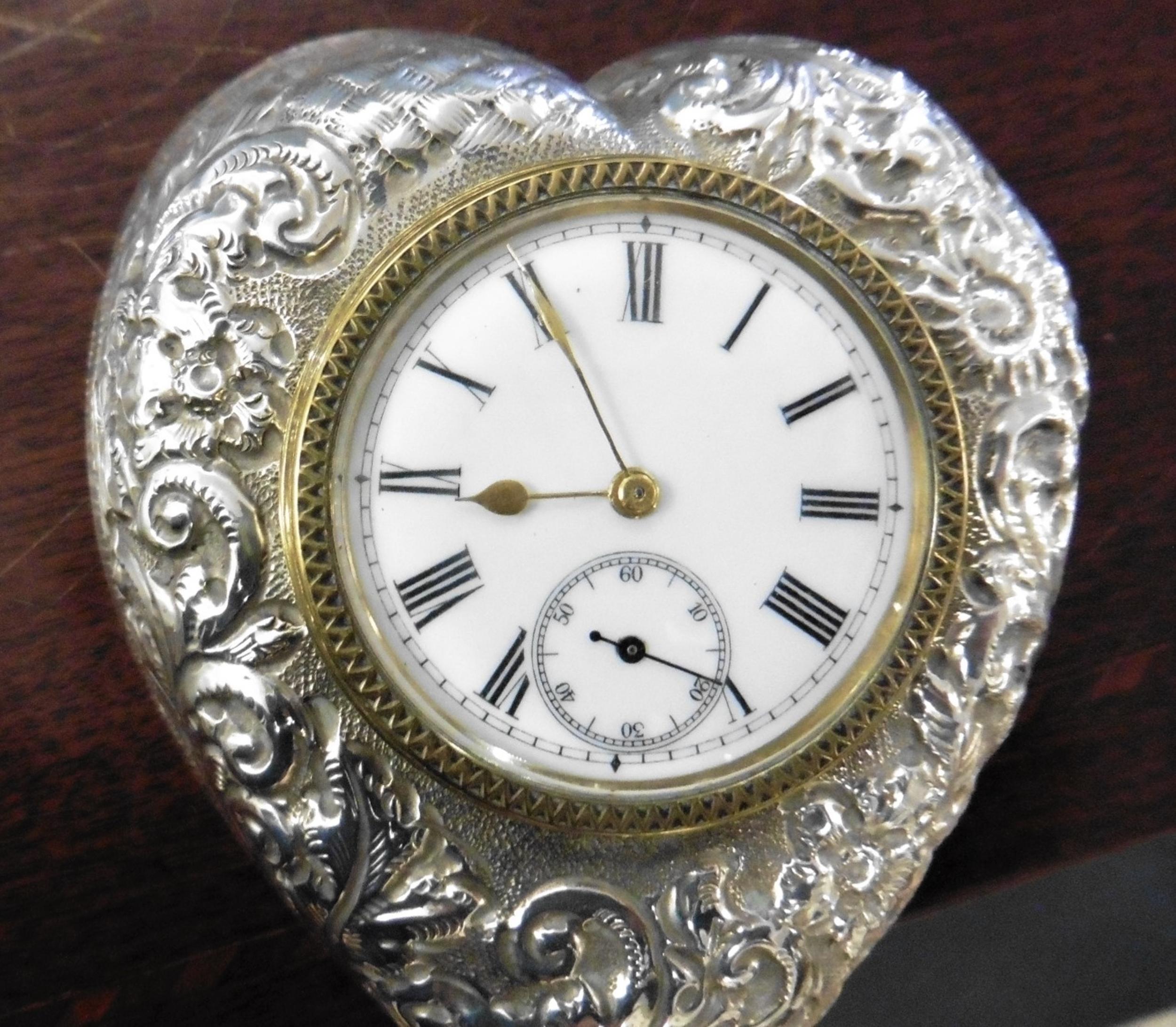 Silver Victorian Heart Shaped Strut Clock In Good Condition For Sale In Norwich, GB