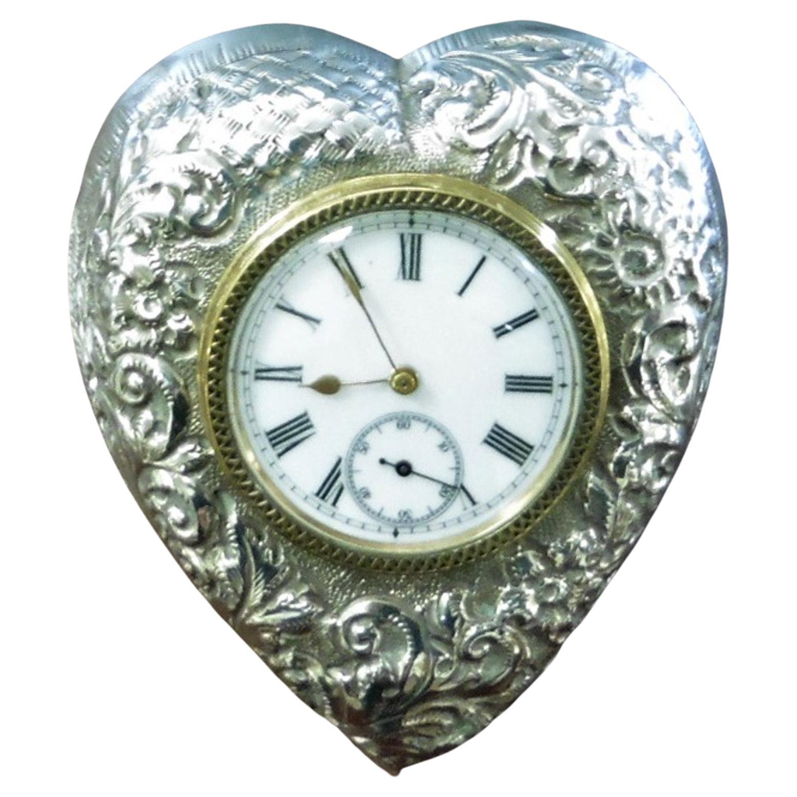 Horloge structurée victorienne en argent en forme de cœur