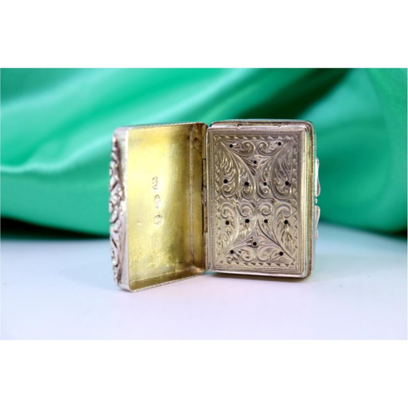 Description: Silver vinaigrette box with engraving, monogrammed plaque on the lid and gold interior. Metal: Silver. Origin: English. Brand: Birmingham. Weight: 29.31 grams. Dimensions: 3.5cm x 2.5cm. Content: 925/1000. Assay Mark: Yes, 1842 by John