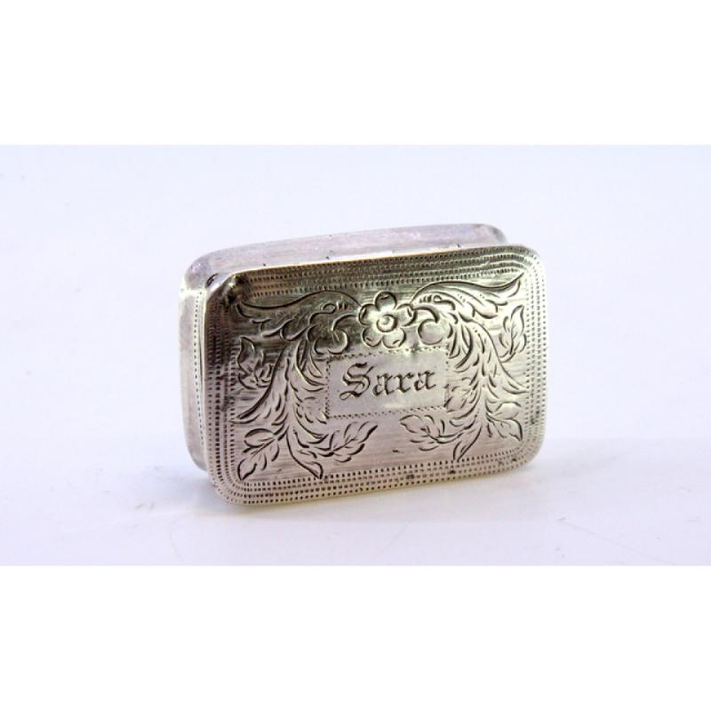 Silver vinaigrette box with guilloche lid motifs, Victorian period In Good Condition For Sale In Porto, PT