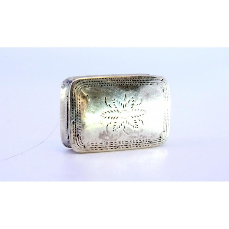 Silver vinaigrette box with guilloche lid motifs, Victorian period For Sale 1