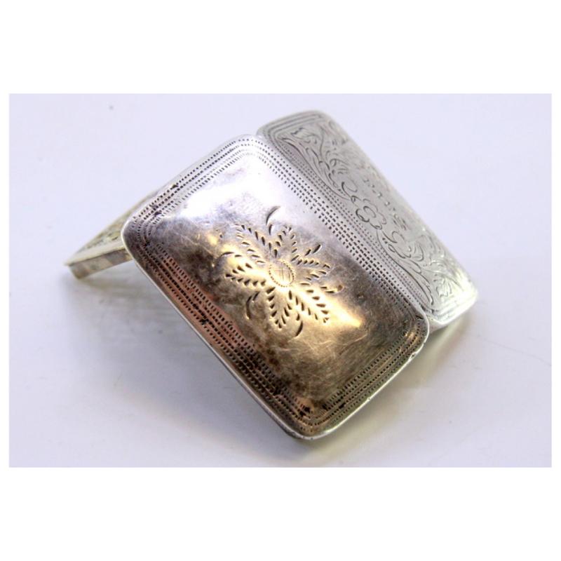 Silver vinaigrette box with guilloche lid motifs, Victorian period For Sale 3