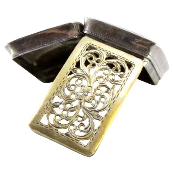 Silver vinaigrette box with guilloche lid motifs, Victorian period For Sale