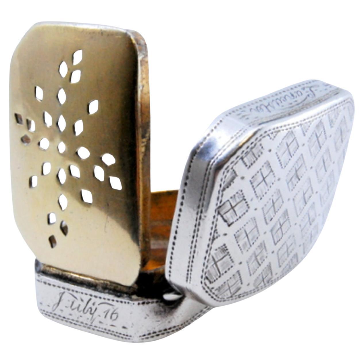 Silver vinaigrette with asymmetrical lid engraving, George III period