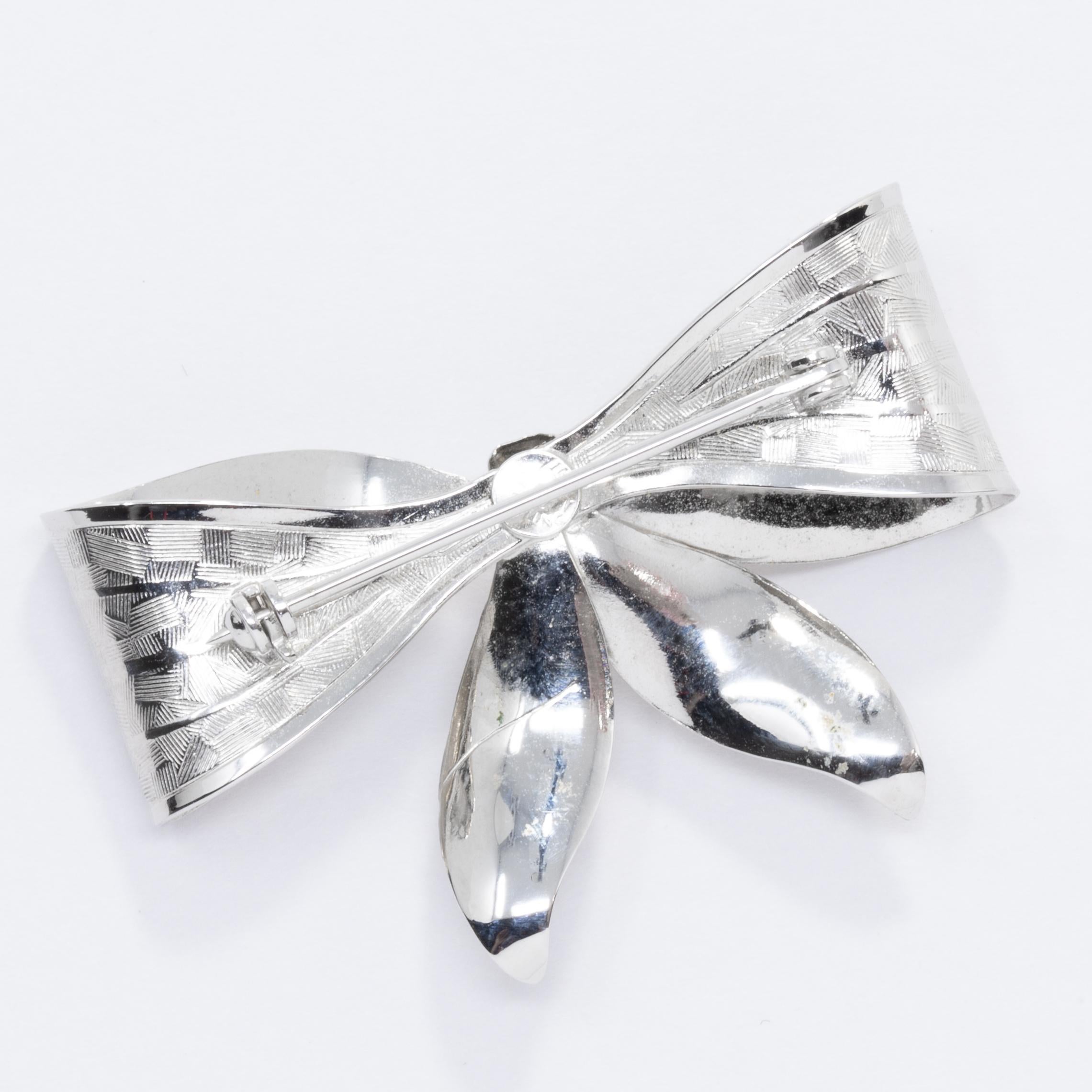 Femenino o masculino Broche vintage de plata con lazo acentuado, mediados o finales del siglo XX en venta