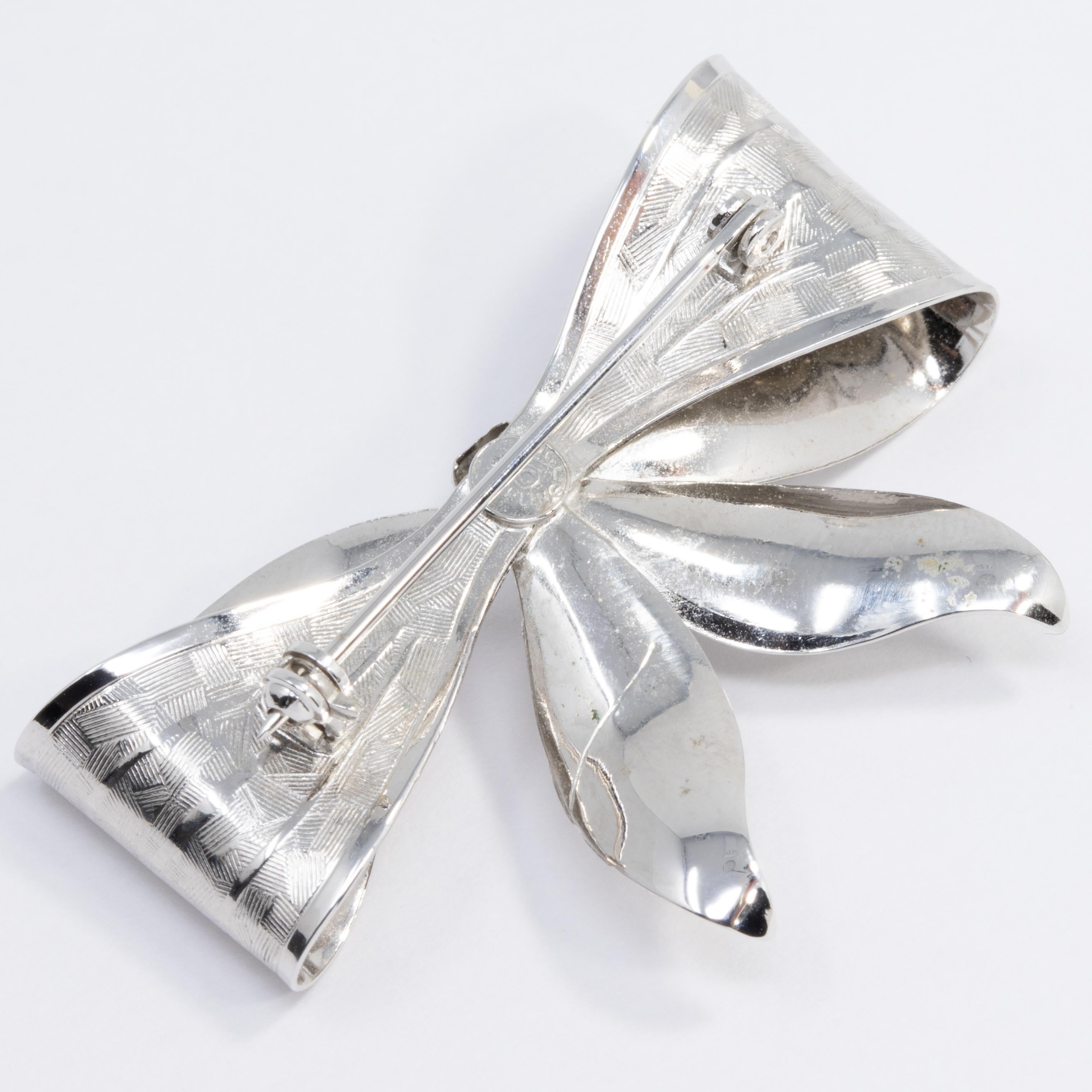 Silver Vintage Accented Bow Pin Brooch, Mid to Late 1900s In Good Condition For Sale In Milford, DE