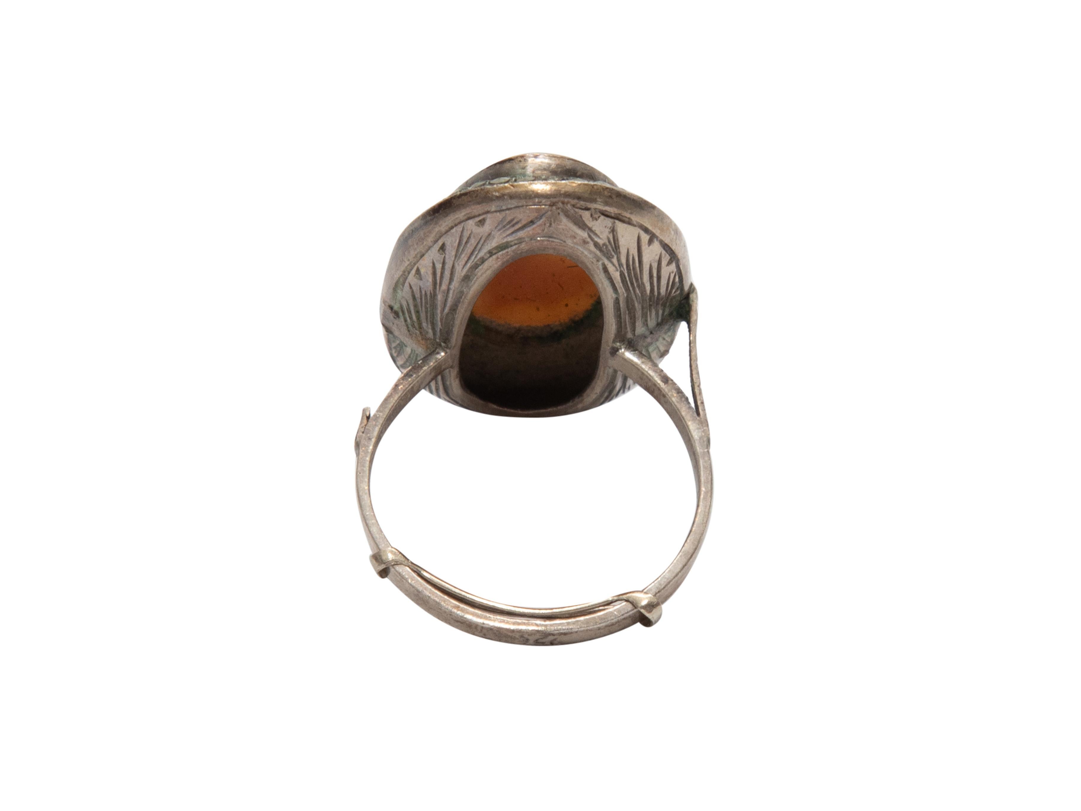Vintage silver cameo shell ring. Moderate wear throughout. Missing one stone.

Vintage silver cameo shell ring. Moderate wear throughout. Missing one stone.

Vintage silver cameo shell ring. Moderate wear throughout. Missing one stone.

Vintage