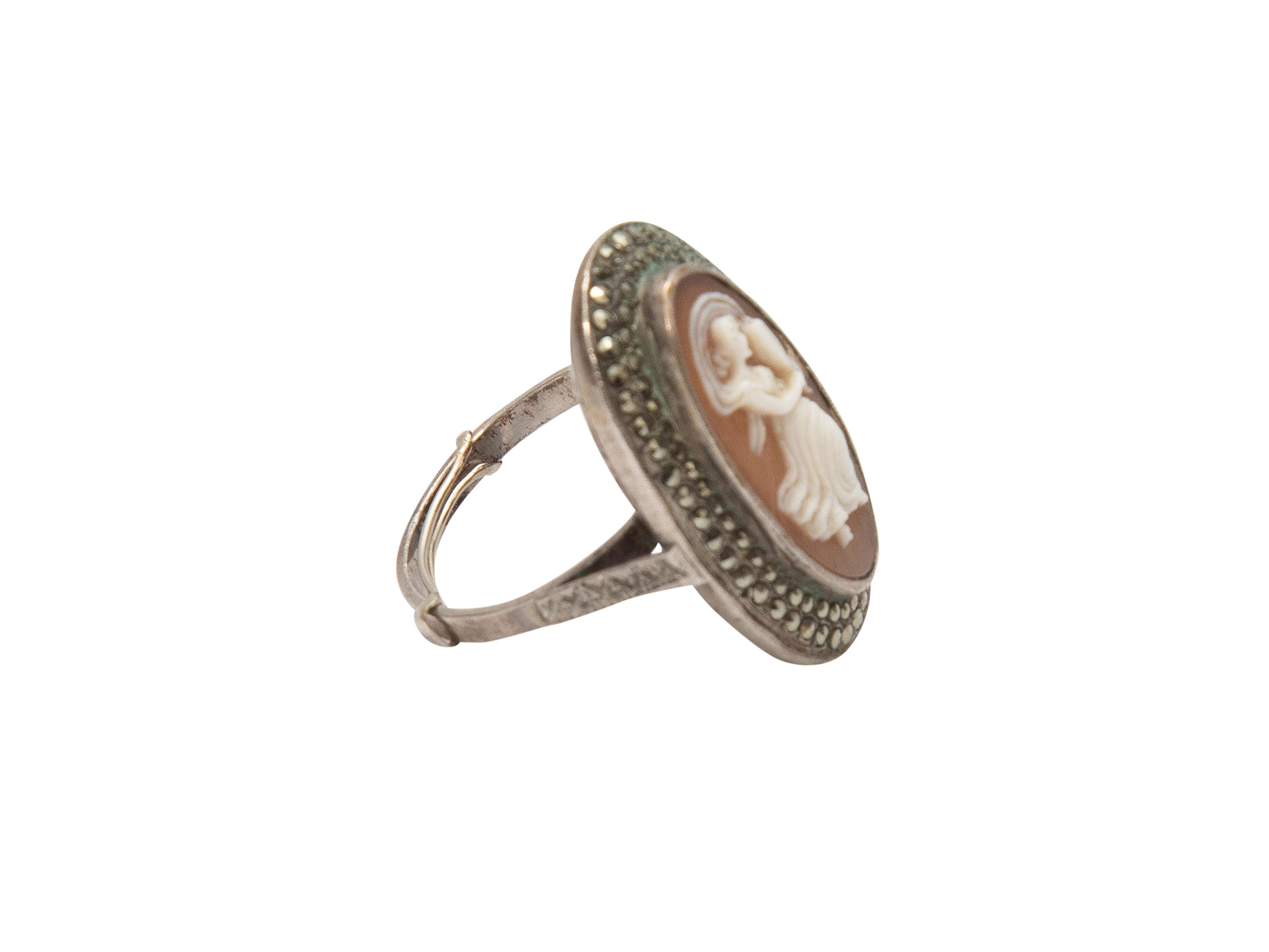 Silver Vintage Cameo Shell Ring In Good Condition For Sale In New York, NY